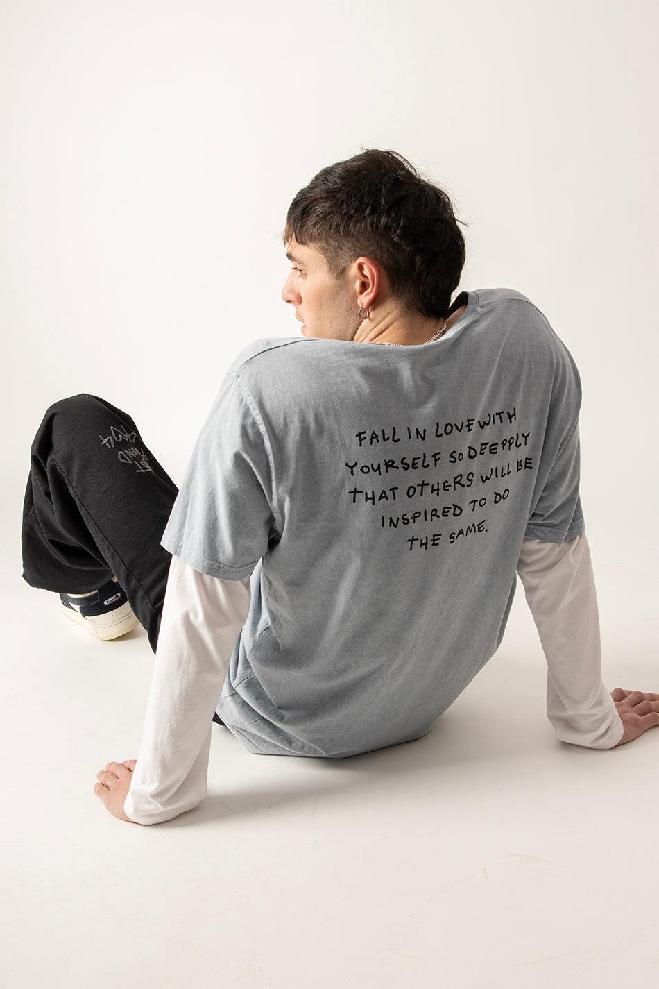 kaotiko Camiseta Washed Boy Urban Threesome Steel Devoluciones gratuitas