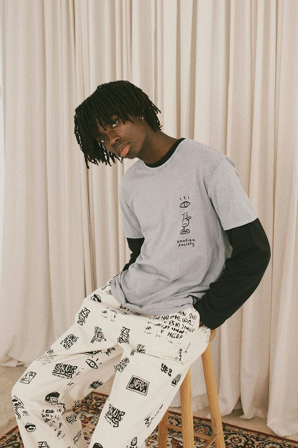 kaotiko Camiseta Washed Boy Urban Threesome Steel Devoluciones gratuitas