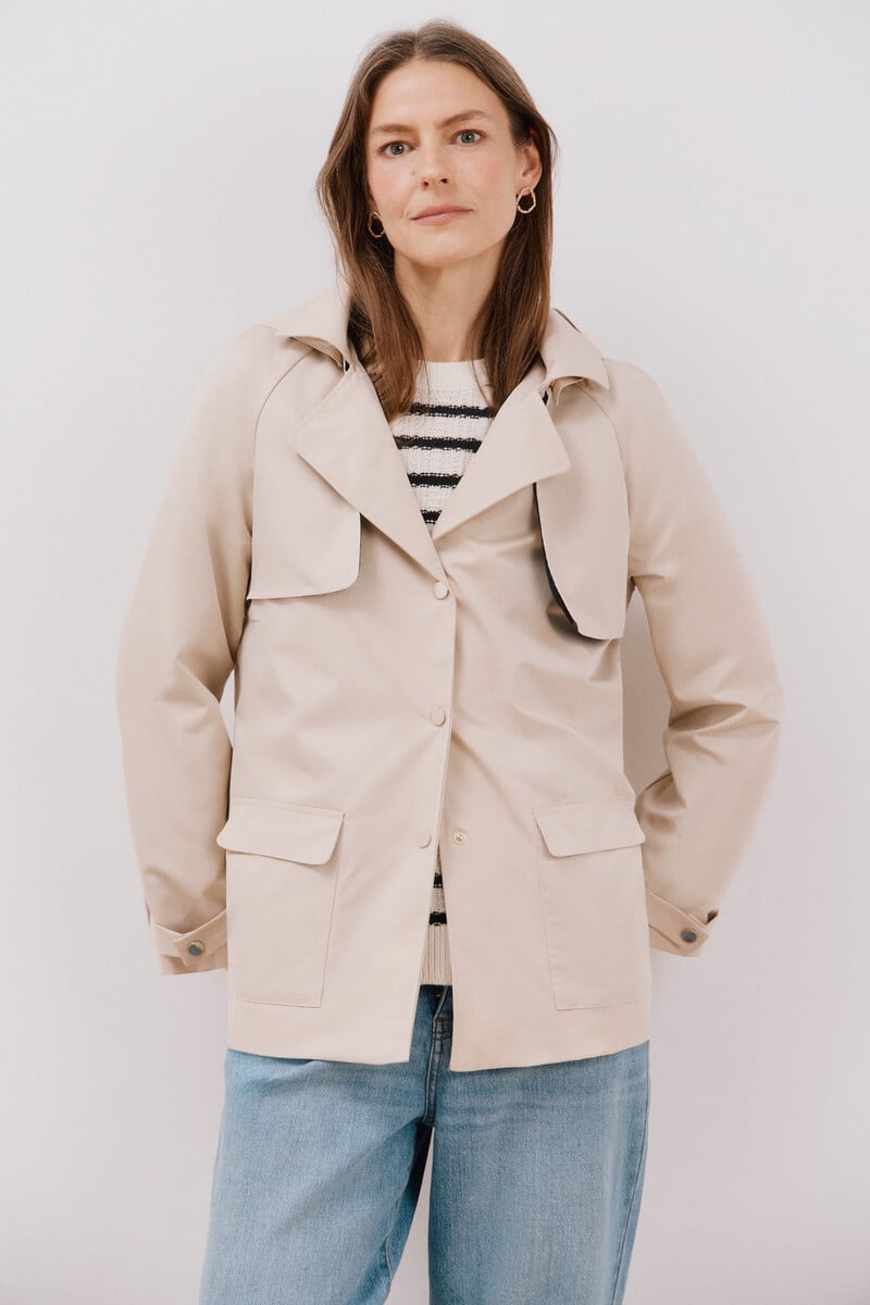 pedro del hierro Gabardina corta con vuelo Oferta especial