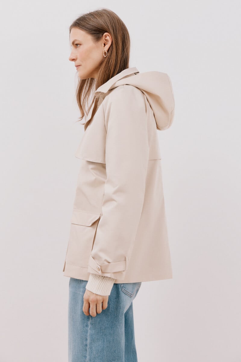 pedro del hierro Gabardina corta con vuelo Oferta especial