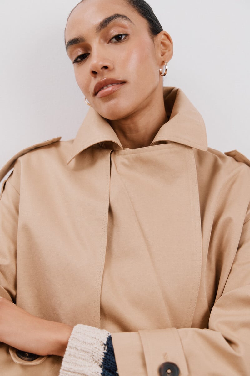 pedro del hierro Gabardina corta Última moda