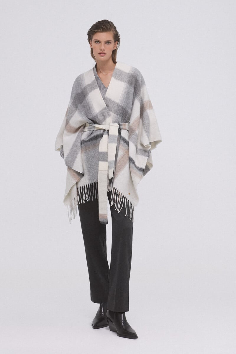 pedro del hierro Poncho de cuadros con flecos y cinturón Solo hoy