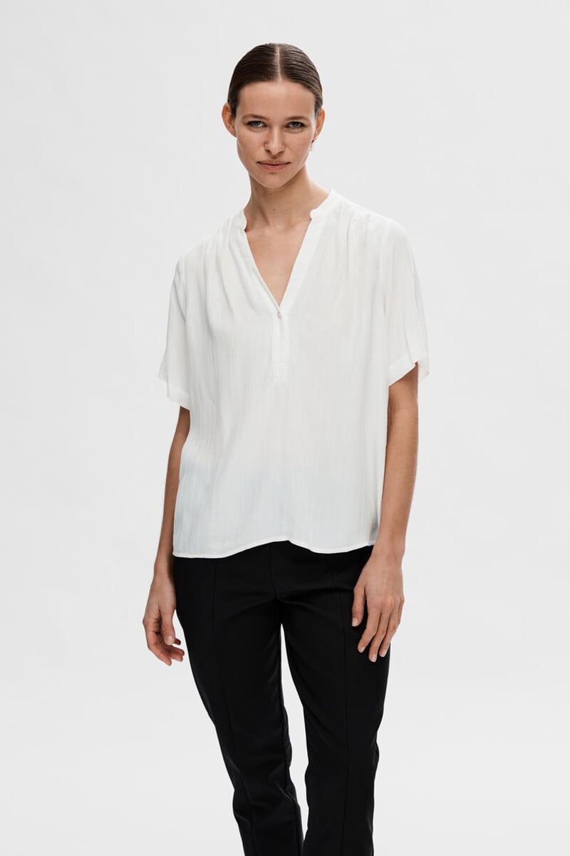 pedro del hierro Blusa de manga corta confeccionada con Viscosa Ecovero Ahorra y exporta