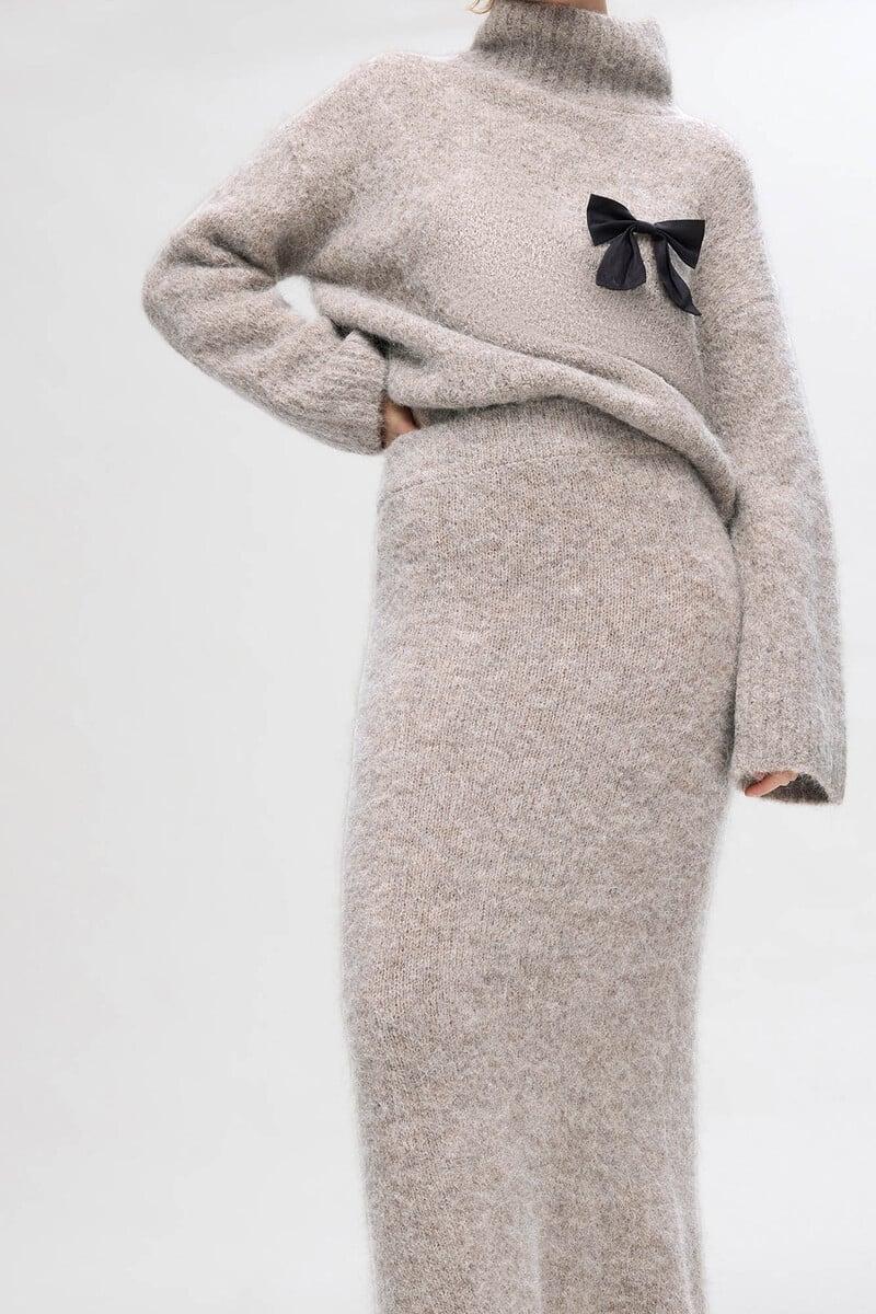 pedro del hierro Falda Midi confeccionada con alpaca Ahorra y exporta