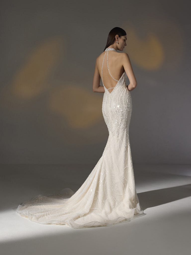 pronovias BELOVED | Vestido de novia sirena con cuello halter Solo queda un día