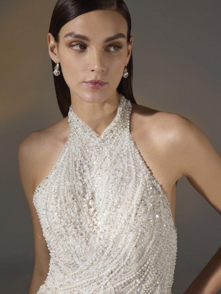 pronovias BELOVED | Vestido de novia sirena con cuello halter Solo queda un día