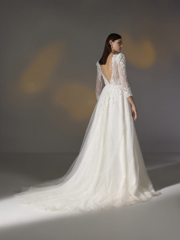 pronovias AMIYAH | Vestido de novia corte en a con escote de pico Tienda de fábrica