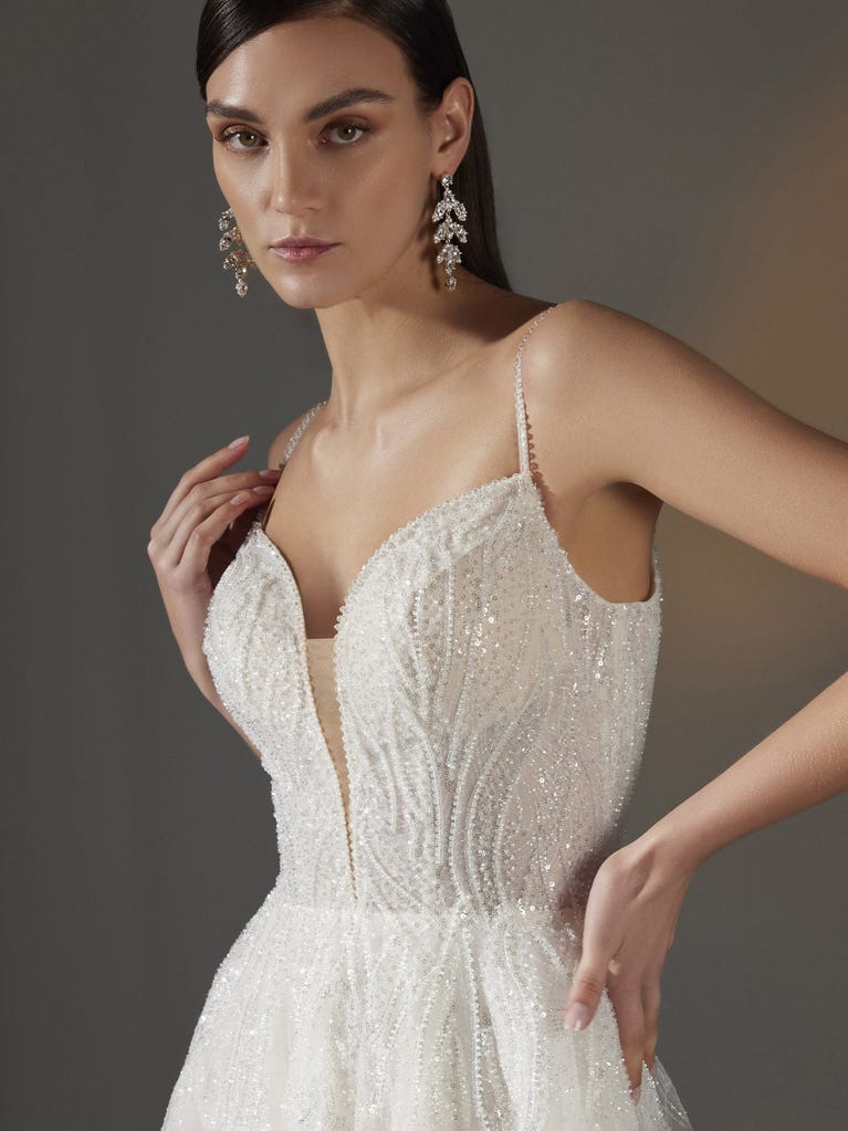 pronovias ASTRIA | Vestido de novia corte en a con escote de pico Limitado a 3 días