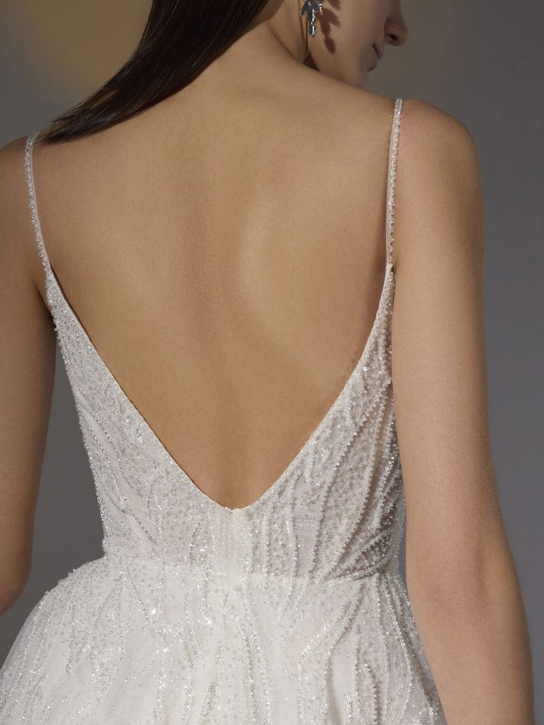 pronovias ASTRIA | Vestido de novia corte en a con escote de pico Limitado a 3 días
