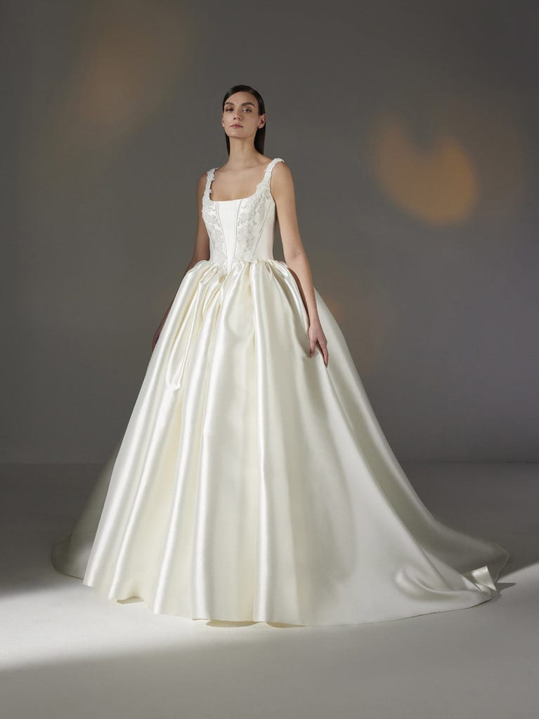 pronovias ALUREA | Vestido de novia princesa con escote cuadrado