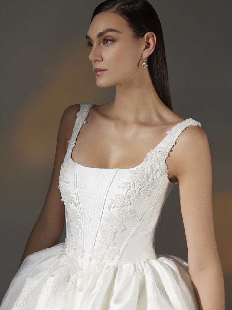 pronovias ALUREA | Vestido de novia princesa con escote cuadrado En oferta