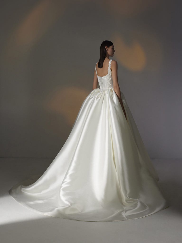 pronovias ALUREA | Vestido de novia princesa con escote cuadrado En oferta