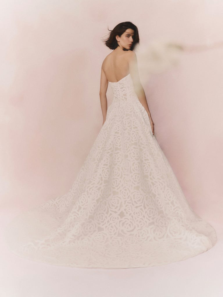 pronovias LOUELLE | Vestido de novia princesa con escote corazón | Pronovias Rebajas de fábrica