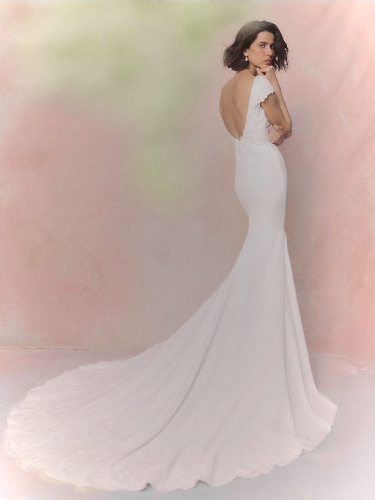 pronovias Vestido de novia corte sirena escote barco y manga corta | Pronovias Los más vendidos