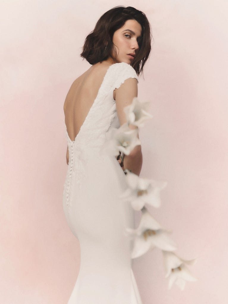 pronovias Vestido de novia corte sirena escote barco y manga corta | Pronovias Los más vendidos