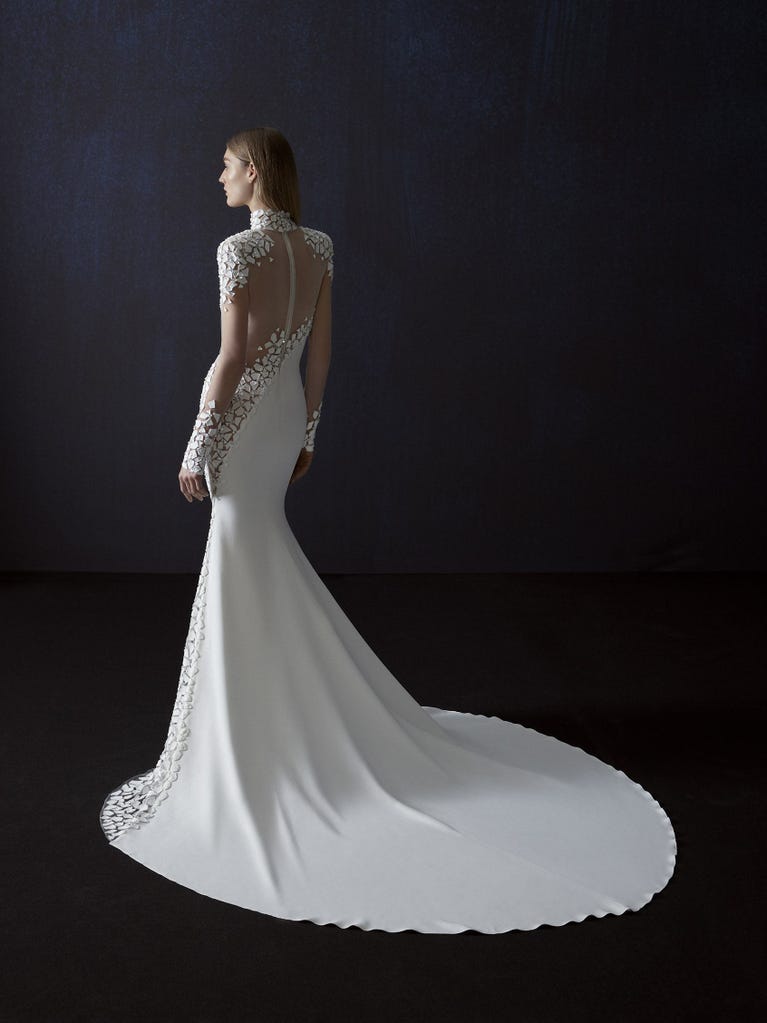 pronovias TAPIES | Vestido de novia sirena con escote cisne | Atelier Pronovias Ventas relámpago