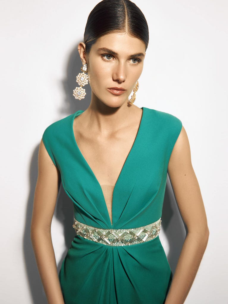 pronovias AZAFRAN | Vestido de fiesta sirena con escote de pico | Pronovias Oferta especial