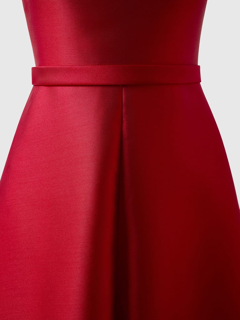 pronovias LEHAVRE | Vestido de dama de honor fit & flare con cuello halter | Vera Wang Bridesmaids Liquidación