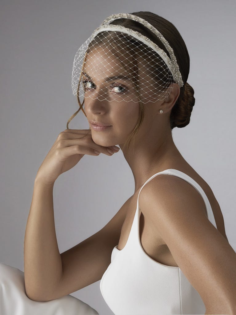 pronovias HD-LA40