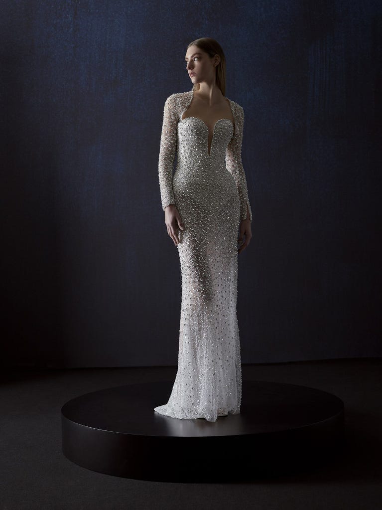 pronovias JOIA | Vestido de novia recto con escote corazón | Atelier Pronovias