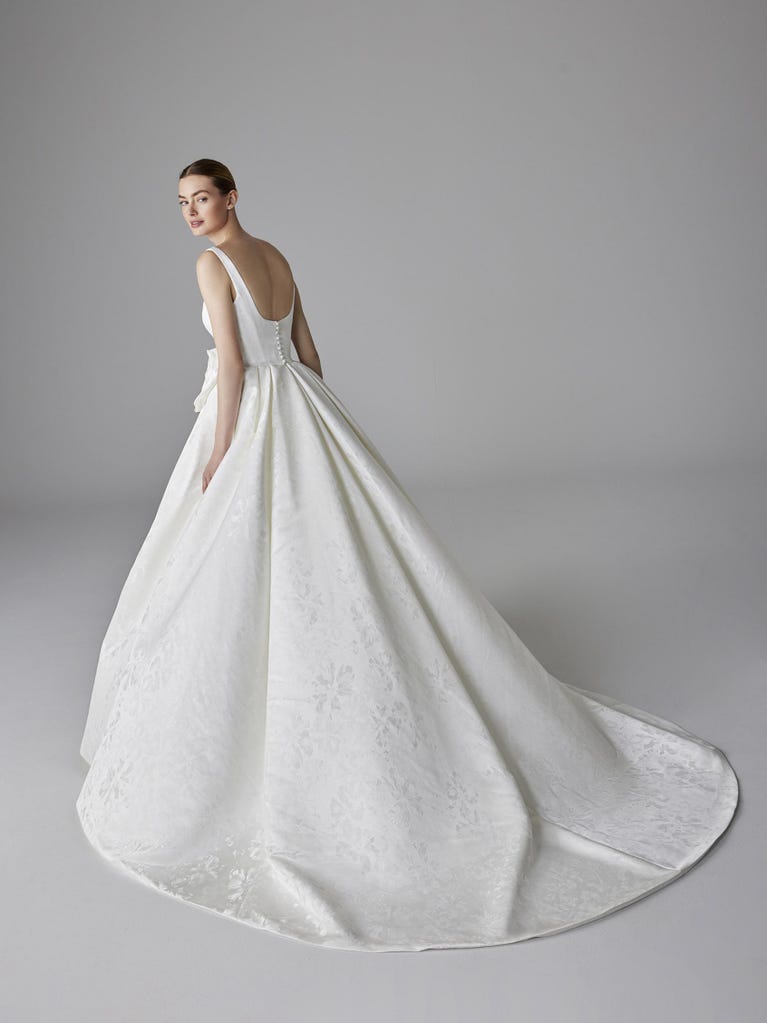 pronovias JULIAN | Vestido de novia princesa con escote cuadrado | Pronovias 2025