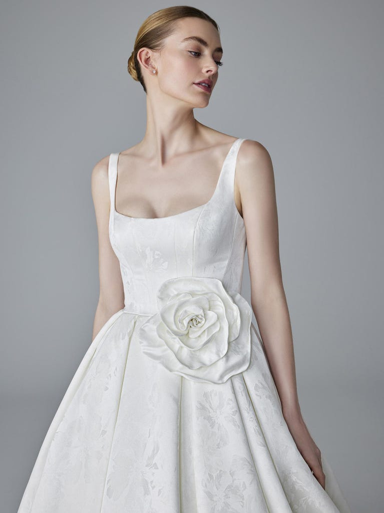 pronovias JULIAN | Vestido de novia princesa con escote cuadrado | Pronovias 2025