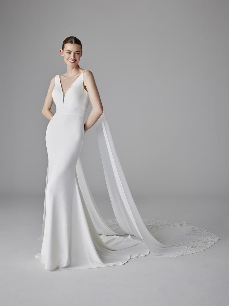 pronovias ALDONA | Vestido de novia sirena con escote de pico | Pronovias