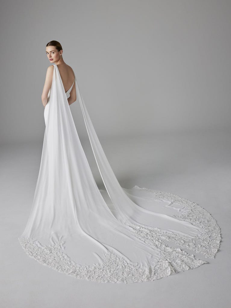 pronovias ALDONA | Vestido de novia sirena con escote de pico | Pronovias Descuento