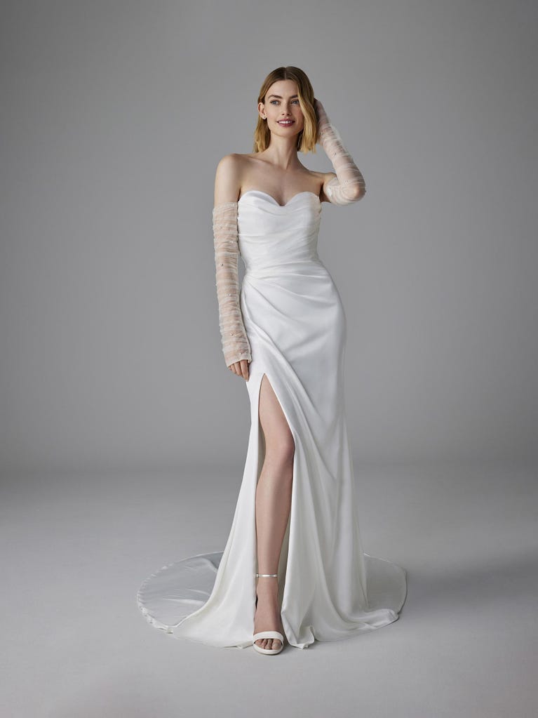 pronovias ROMENTINA | Vestido de novia sirena con escote corazón | Pronovias