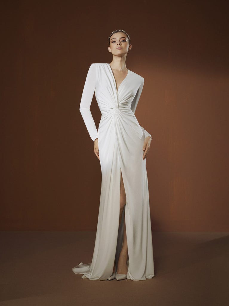 pronovias HEDY | Vestido de novia sirena con escote de pico | Pronovias