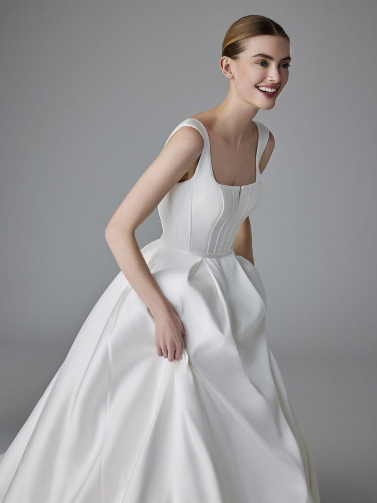 pronovias ALPHOSINE | Vestido de novia princesa con escote cuadrado | Pronovias Último día