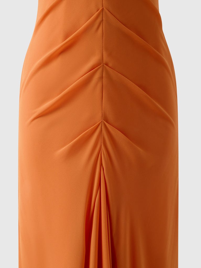 pronovias LYONE | Vestido de dama de honor recto con escote de pico | Vera Wang Bridesmaids Outlet online