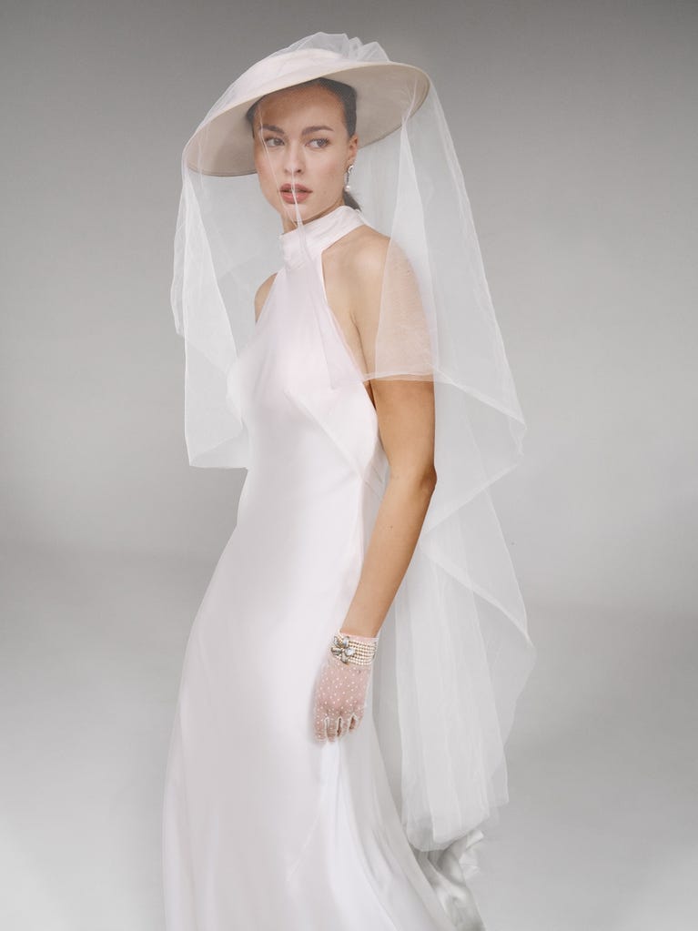 pronovias LAMIUM | Vestido de novia sirena con cuello halter | Pronovias Liquidación