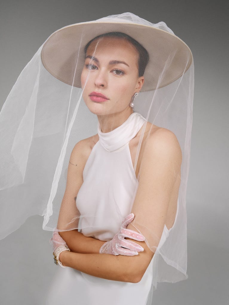 pronovias LAMIUM | Vestido de novia sirena con cuello halter | Pronovias Liquidación