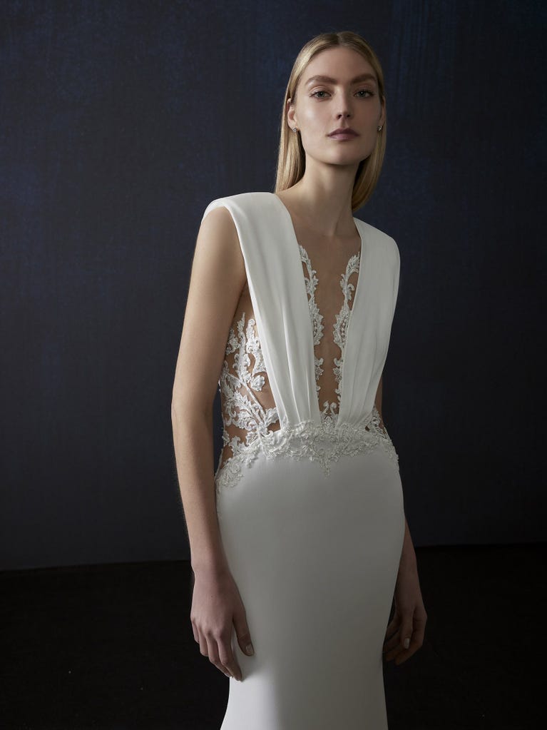 pronovias DAME | Vestido de novia sirena con escote de pico | Atelier Pronovias Oferta especial