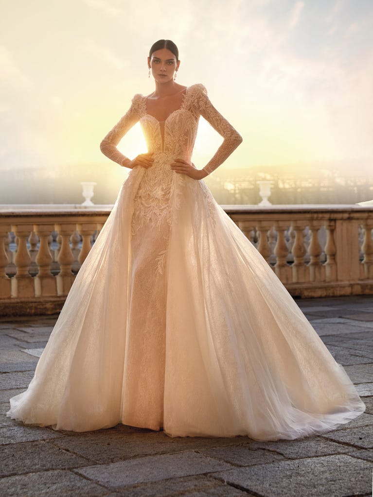 pronovias FIORA | Vestido de novia sirena con escote corazón