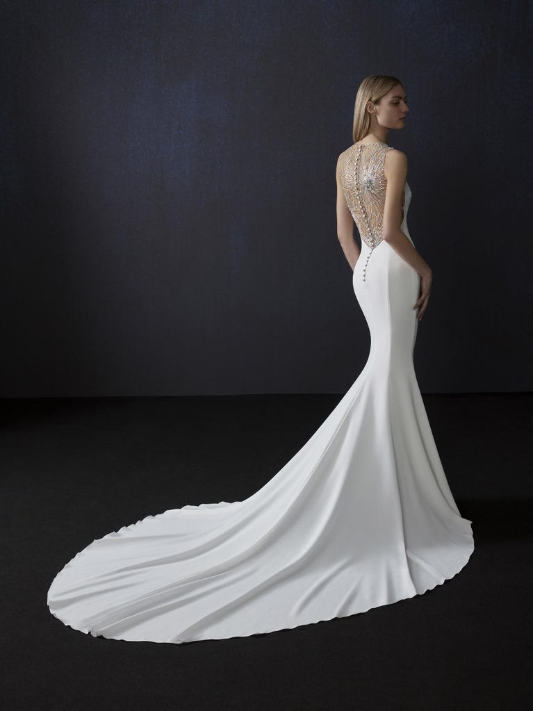 pronovias Vestido novia en crepe sirena sencillo con pedrería | Pronovias Último día