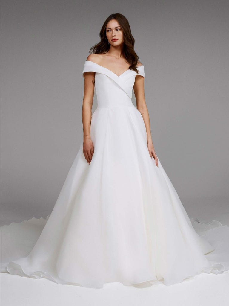 pronovias FARRAH | Vestido de novia ballgown con escote envolvente | Pronovias