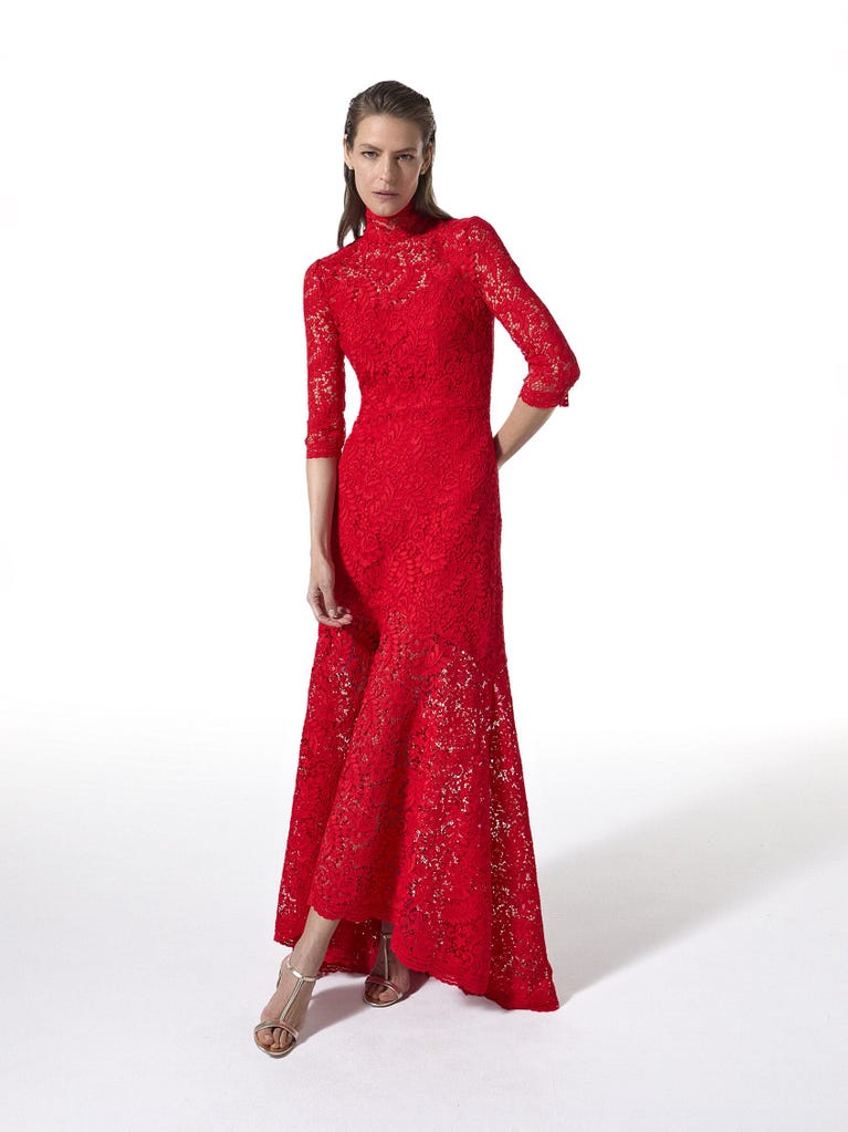 pronovias Lace 2435 | Vestido de fiesta sirena con escote cisne | Pronovias