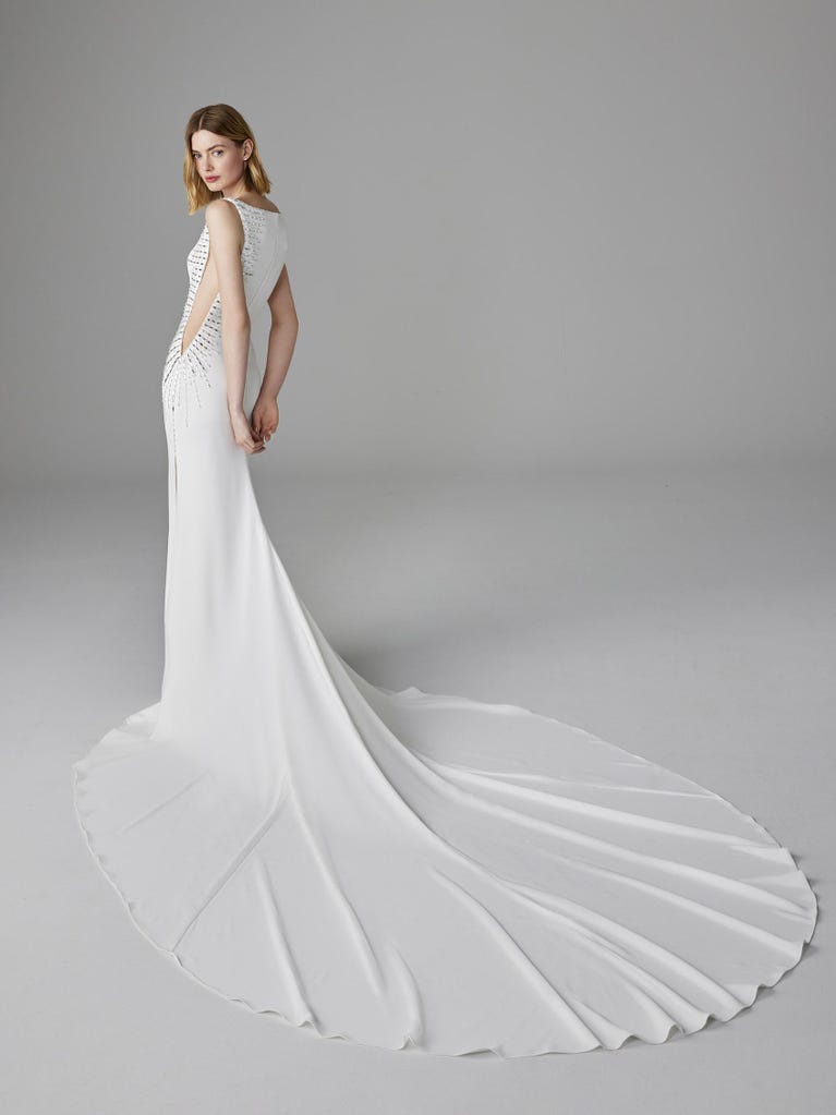 pronovias GYLDA | Vestido de novia sirena con escote barco | Pronovias Libre de impuestos