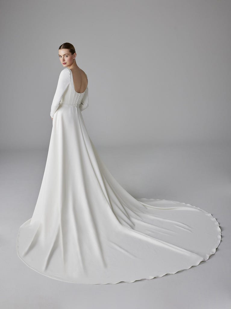 pronovias OROPHA | Vestido de novia sirena con escote de pico | Pronovias Oferta exclusiva