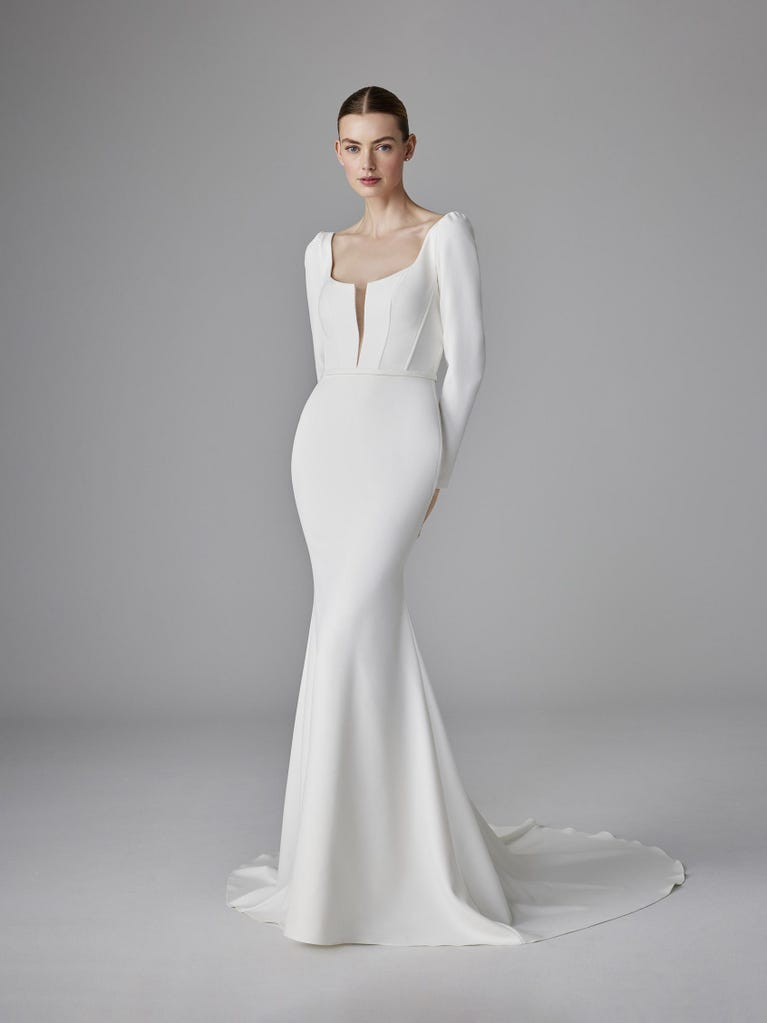 pronovias OROPHA | Vestido de novia sirena con escote de pico | Pronovias Oferta exclusiva