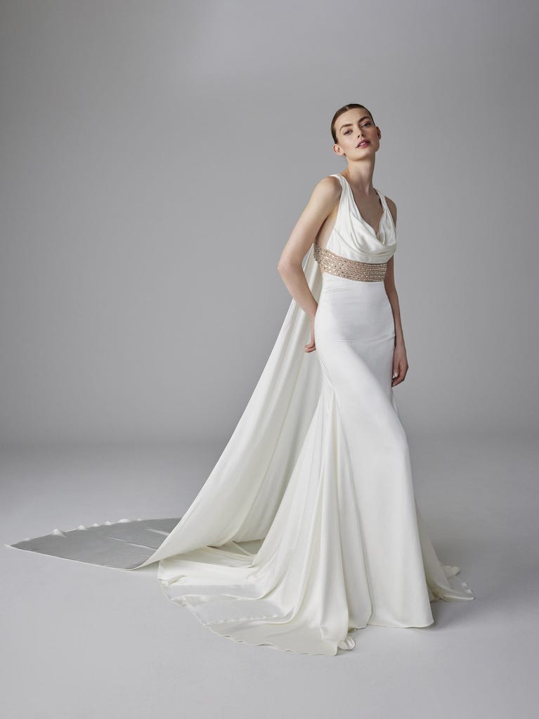 pronovias ZOE | Vestido de novia sirena con escote corazón | Pronovias
