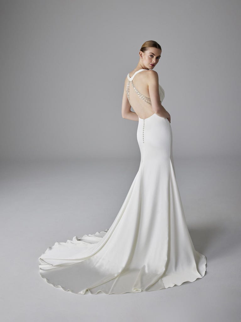 pronovias ZOE | Vestido de novia sirena con escote corazón | Pronovias Última moda