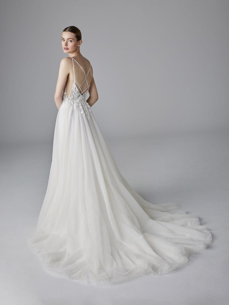 pronovias AILIDH | Vestido de novia corte en A con escote de pico | Pronovias 2025