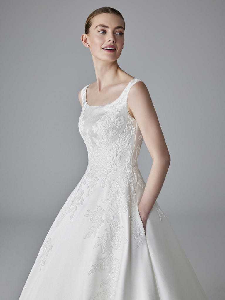 pronovias DALIDA | Vestido de novia princesa con escote redondo | Pronovias Los más vendidos