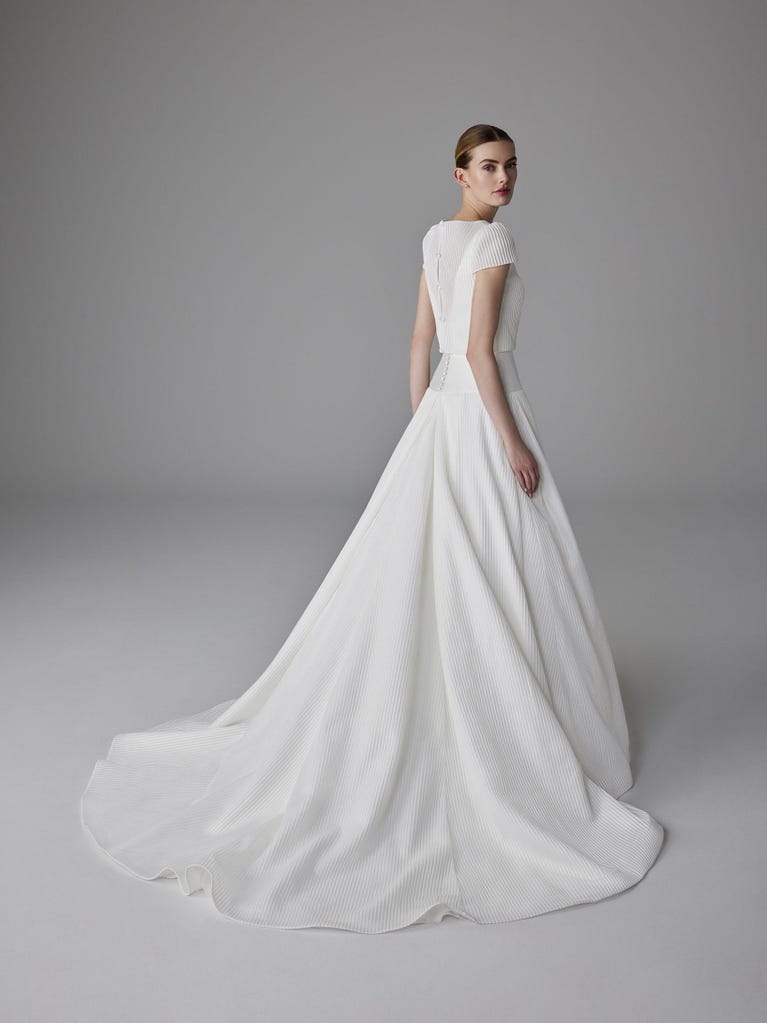 pronovias GALLIA | Vestido de novia corte en A con escote barco | Pronovias Ventas relámpago