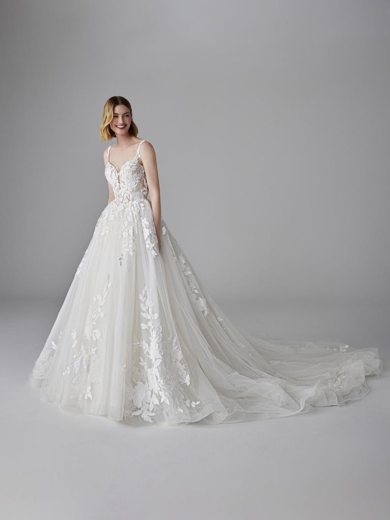 pronovias KAMERIE | Vestido de novia princesa con escote corazón | Pronovias