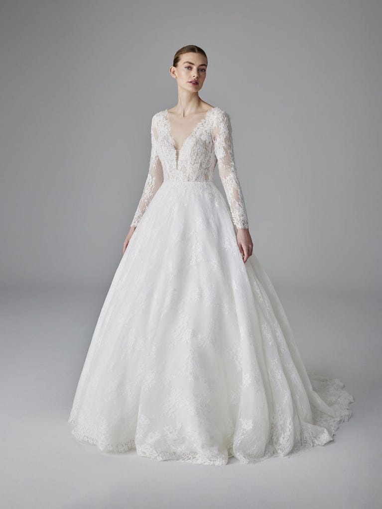 pronovias PARADIS | Vestido de novia princesa con escote de pico | Pronovias