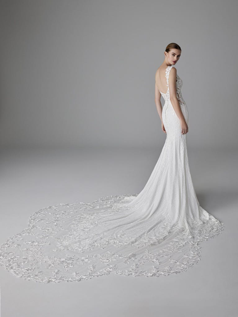 pronovias DION | Vestido de novia sirena con escote corazón | Pronovias Rebajas online